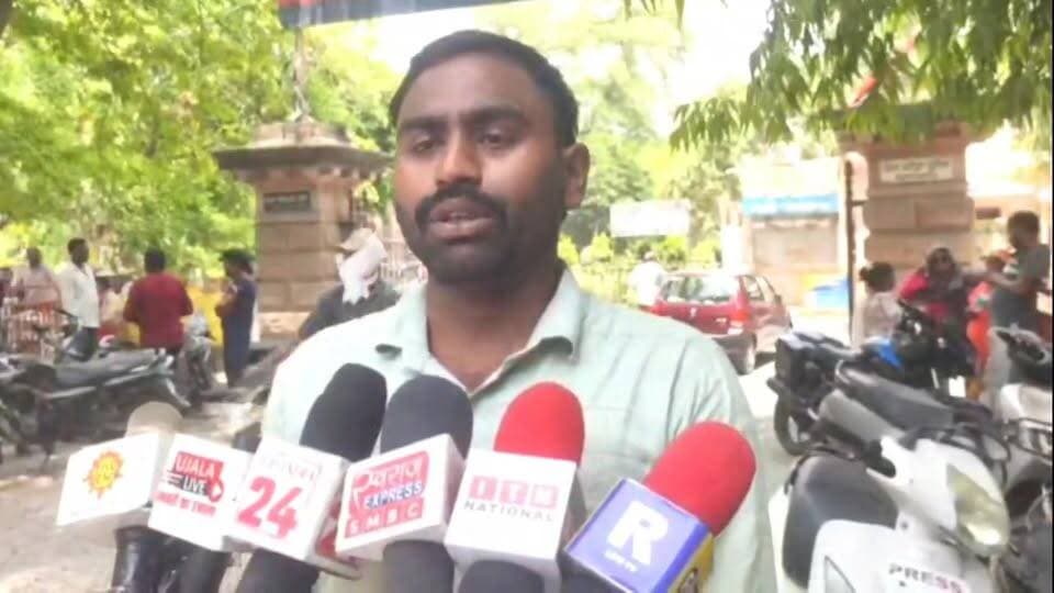 #बालू_कारोबारी से #रंगदारी की मांग, #पिस्टल सटाकर दी #जान से #मारने की #धमकी..!
#BreakingNews #prayagraj #प्रयागराज #UPN...