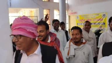भदोही: लखनऊ घटना के विरोध में भदोही के अधिवक्ताओं ने किया प्रदर्शन