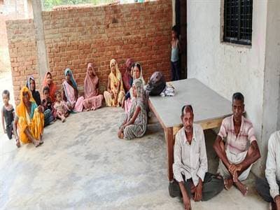 जनजातीय गौरव सप्ताह के तहत चिन्हित 402 ग्रामो में दल ट्रांजिट वाक कर शासकीय योजनाओं के सेचुरेशन की ले रहे हैं जानकारी