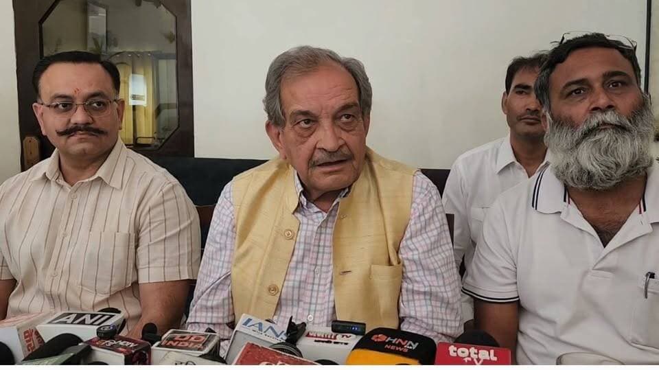 रोहतकः 23 मई को रोहतक में होगा सद्भाव यात्रा का समापन
हरियाणा प्रदेश कांग्रेस कमेटी के सभी पूर्व प्रदेश अध्यक्ष को दिया ...