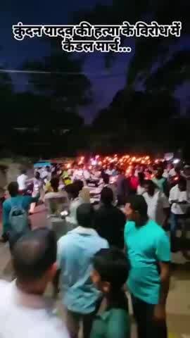 aurangabad jila ke Daudnagar thana ke gram Keshrari me Kundan yadav Ko din dhade goli markar hatya ke virodh avad udhat