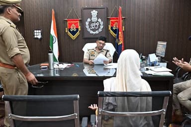 #SPLalitpur @IPSMdMustaque द्वारा पुलिस अधीक्षक कार्यालय में #जनसुनवाई की गई।
🔸जनसुनवाई के दौरान फरियादियों की शिकायतो...