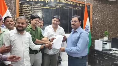 प्रेस क्लब भवन को कब्जा मुक्त कराने और नवनिर्माण की मांग, पत्रकारों ने डीएम को सौंपा ज्ञापन #mainpuri #Dmmainpuri