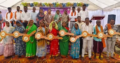 सुशासन तिहार-2026 के अंतर्गत जनपद पंचायत छुईखदान के खैरानवापारा में आयोजित जनसमस्या निवारण एवं समाधान शिविर जनभागीदारी औ...