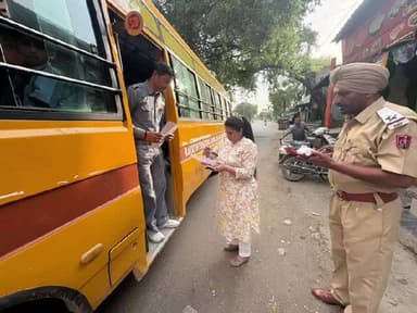 ਨਵਾਂਸ਼ਹਿਰ: ਸੇਫ ਸਕੂਲ ਵਾਹਨ ਪੋਲਿਸੀ ਤਹਿਤ ਬਲਾਚੌਰ ਵਿੱਚ ਦੋ ਸਕੂਲੀ ਬੱਸਾਂ ਦੇ ਕੱਟੇ ਚਲਾਨ