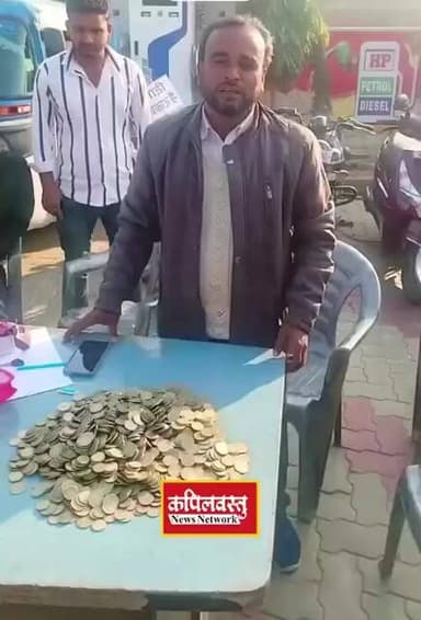 हजारों रुपये की चिल्लर लेकर युवक ने खरीदी HF Deluxe बाइक, सिद्धार्थनगर का वीडियो वायरल