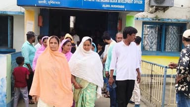 জলঙ্গীর ঘোষপাড়া গ্রাম পঞ্চায়েত প্রধানের বিরুদ্ধে অনাস্থা জমা দিলো তৃণমূল পঞ্চায়েত সদস্যরা