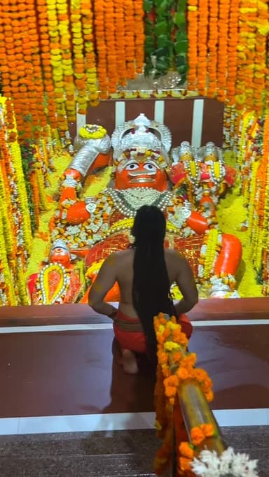 जय श्री राम 🙏🏻🕉️
Follow @my_world_prayagraj
#hanuman #hanumanji #bajrangbali #hanumanchalisa #hanumanmandir