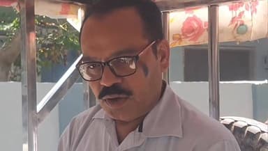 टमटम से जिला अस्पताल पहुंचे डॉक्टर डीके शर्मा। प्रधानमंत्री की अपील का कर रहे पालन। #भिंड_मामला #BhindNews #GwaliorNews ...
