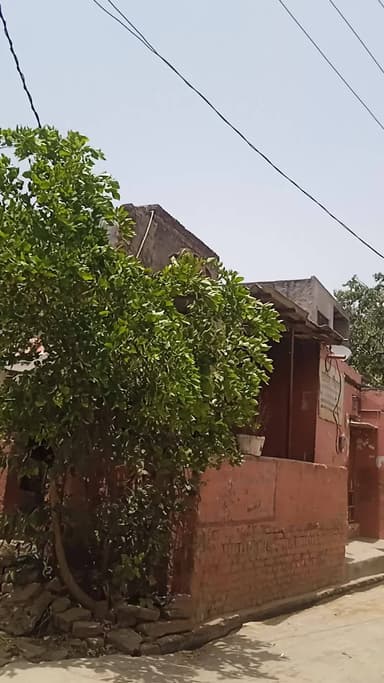yah bachada Shahpur khurd mein chhat per tahsil sasani
aur usko utarane ka prayas ho raha hai aur Lekin pata nahin yah