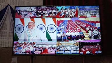 19वां रोजगार मेला: #प्रधानमंत्री नरेंद्र मोदी वीडियो कॉन्फ्रेसिंग के जरिए सौंपेंगे विभिन्न सरकारी विभागों के नवनियुक्त ...