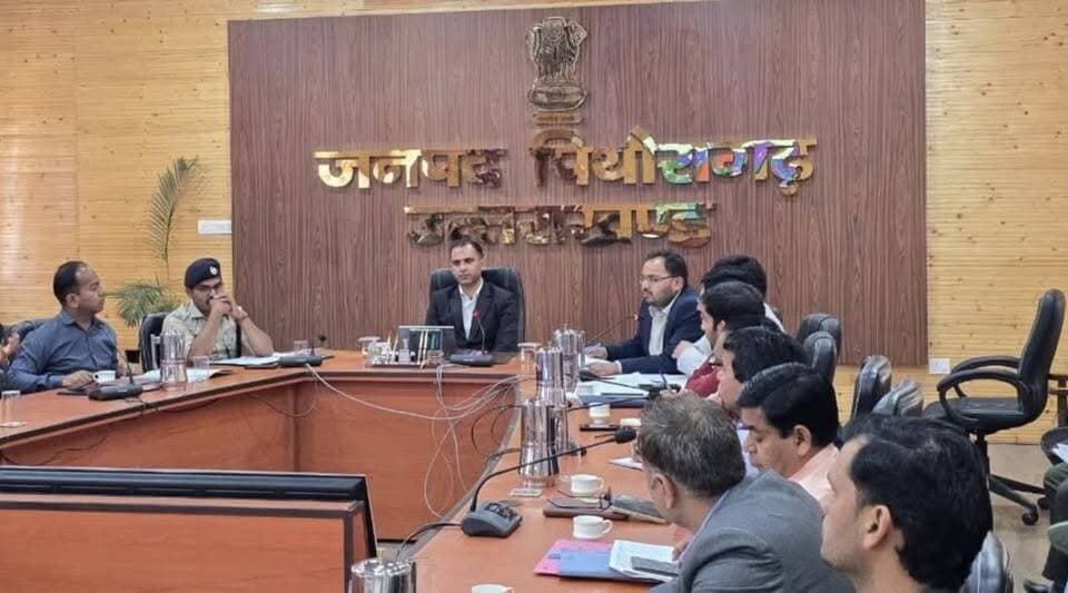 पेट्रोल-डीजल आपूर्ति पर डीएम सख्त, कालाबाजारी करने वालों पर होगी कड़ी कार्रवाई
पिथौरागढ़। जनपद में पेट्रोल एवं डीजल की ...