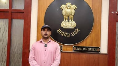प्रधानमंत्री श्री नरेंद्र मोदी जी के नेतृत्व में आयोजित #रोजगार_मेला के अंतर्गत आज जबलपुर में 211 युवाओं को नियुक्ति पत्र वितरित किए गए।
युवा शक्ति को आत्मनिर्भर भारत की ओर बढ़ाने का सशक्त कदम। 🇮🇳
#RozgarMela #Jabalpur #IndianRailway