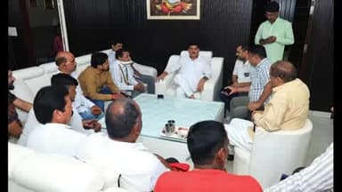 करनैलगंज: भाजपा विधायक अजय सिंह ने अपने परसपुर आवास पर जनता दर्शन कर सम्मानित जनता की समस्याओं पर की जनसुनवाई