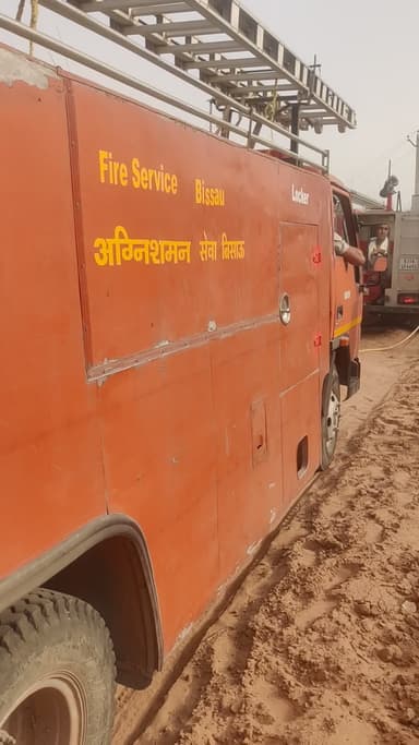 चुड़ैला के पास जोहड़ में लगी आग