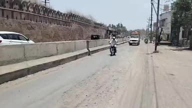 नेपानगर: खंडवा रोड पर डिवाइडर निर्माण से गड्ढे, धूल और जाम से वाहन चालक परेशान