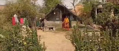 నడిగూడెం: ఇందిరమ్మ ఇళ్ల కోసం లక్ష వసూలు.. రత్నవరంలో నాయకుల దౌర్జన్యం