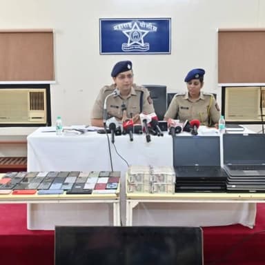 स्थानिक गुन्हे शाखा सातारा यांची उल्लेखनिय कामगिरी:-
अमेरिकन नागरिकांशी ऑनलाईन बेकायदेशिर कॉल सेंटरद्वारे संपर्क साधून ...