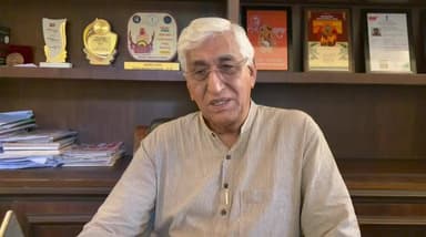 सक्रियता इतनी की युवा वर्ग भी पीछे रह जाए,स्मरण शक्ति का तो कोई जवाब नहीं।
T. S. BABA
#chhattisgarh
#Congress
#PoliticsLive