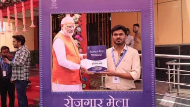 आज जबलपुर में आयोजित 19वें #रोजगार_मेला में माननीय प्रधानमंत्री श्री नरेंद्र मोदी जी ने वर्चुअल माध्यम से रेलवे एवं अन्य विभागों के 211 चयनित युवाओं को नियुक्ति पत्र प्रदान किए। 🇮🇳
#RozgarMelaJabalpur #RojgarMela2026
