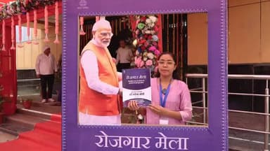 आज जबलपुर में आयोजित 19वें #रोजगार_मेला में माननीय प्रधानमंत्री श्री नरेंद्र मोदी जी ने वर्चुअल माध्यम से रेलवे एवं अन्य विभागों के 211 चयनित युवाओं को नियुक्ति पत्र प्रदान किए। 🇮🇳
#RozgarMelaJabalpur #RojgarMela2026