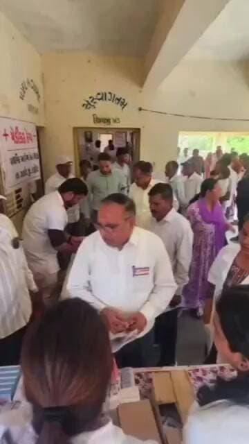 ઝાલોદના મેલણીયા ગામે ધરતી આબા અભિયાન અંતર્ગત આરોગ્ય વિભાગનો મેડિકલ કેમ્પ યોજાયો