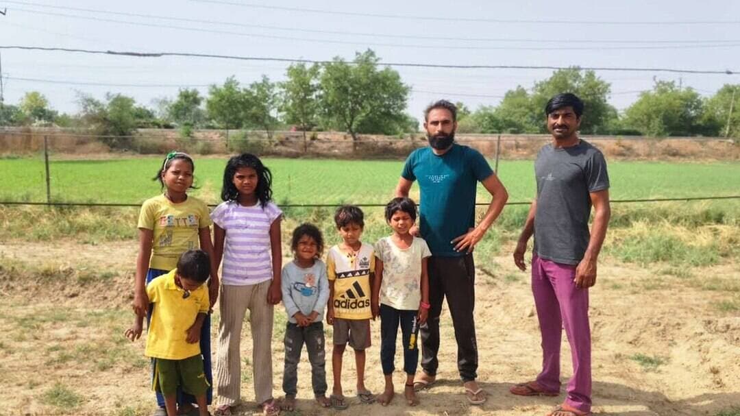 बादली। खेतों में लटकते बिजली के तार। किसान परेशान। #badli #khet #bijli #taarmy #kisan #newsheadlines
