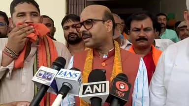 बस्ती: डीजल पेट्रोल संकट पर बोले असम प्रभारी व पूर्व सांसद हरीश द्विवेदी.....
#nanfollowe #followerseveryone #nirmalupda...