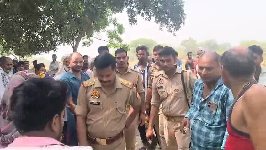 #BreakingNews #UPPolice #pratapgarhnews #upnewstoday
प्रतापगढ़ जिले के रानीगंज थाना क्षेत्र के पूरेचरन-जगदीशपुर गांव मे...