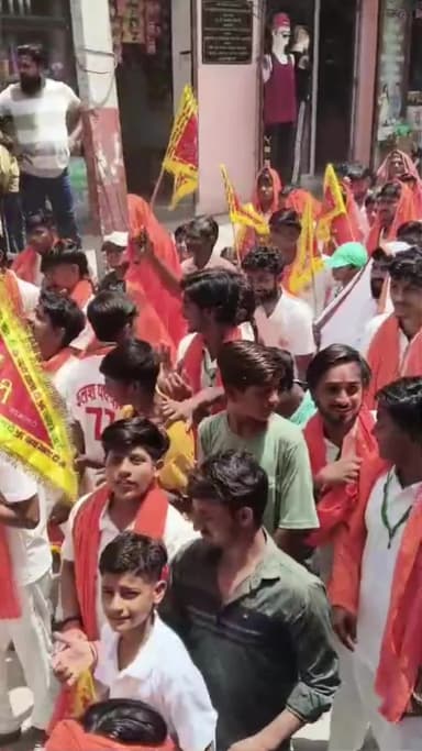 #गभाना के गांव कलुआ से अनूपशहर के लिए निकली भव्य पैदल कलश यात्रा