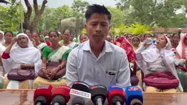 বিলাসীপাৰা ভাগ: চাপৰ শালকোচা সংহত শিশু প্ৰকল্প বিষয়াই টকা লৈ চাকৰি সন্দৰ্ভত সংবাদমেল সম্বোধন।