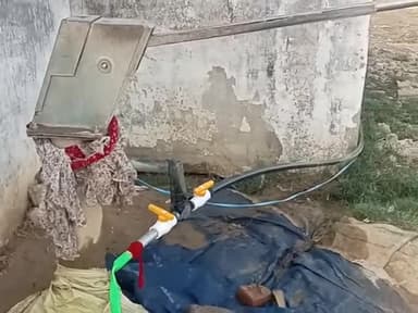 kanpur nagar sadh thana birahar chauki ke newada bharthua gao me sarkari hand pump me motar pump dal kar kabja kar liya