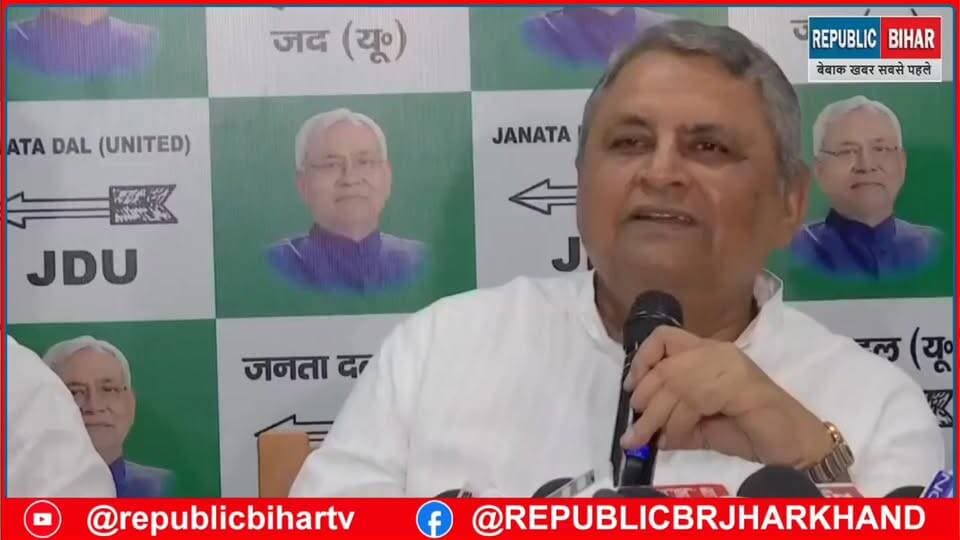 उपमुख्यमंत्री Vijay Kumar Chaudhary ने पेट्रोल डीजल की बढ़ती कीमतों पर दिया बड़ा बयान
#PatnaNews #trendingvideo #Mu...