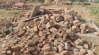 धौलपुर: असामाजिक तत्वों ने गेंदा बाबा मंदिर में की तोड़फोड़, मूर्ति और घंटा भी ले गए; ग्रामीणों में भारी आक्रोश, कार्रवाई की मां