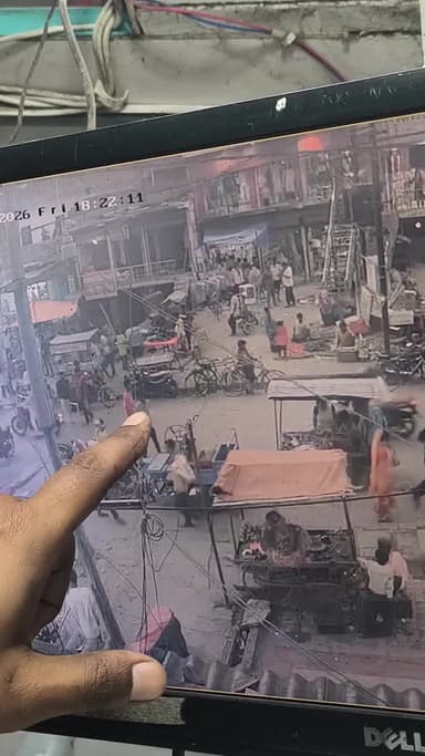 22.05.2026 को करीब 6: 40 बजे शाम को , दो चोरों ने मेरी hero splendor Bike no. BR03U3021 चोरी कर लिया है शाहपुर PNB