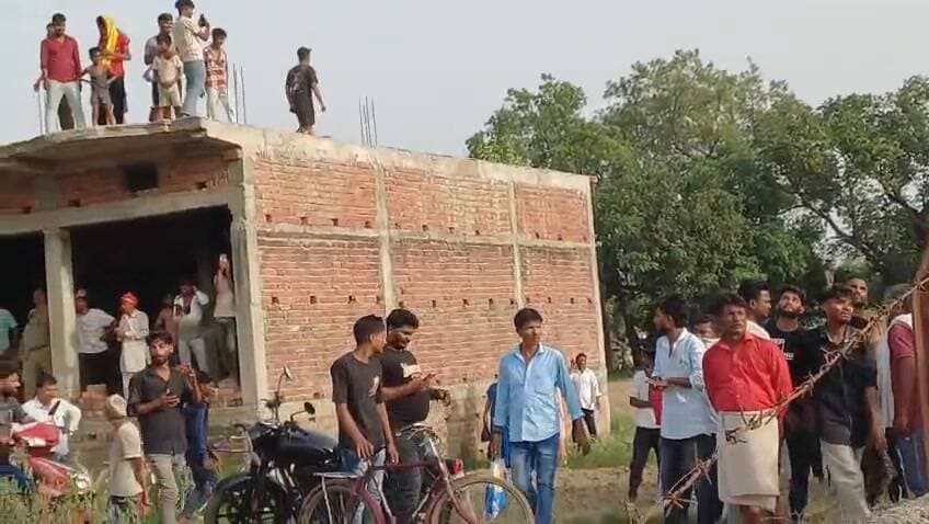 #पत्नी के जाने से #आहत पति ने #टावर पर #चढ़कर कूदने की #धमकी दी, पुलिस हुई #तैनात