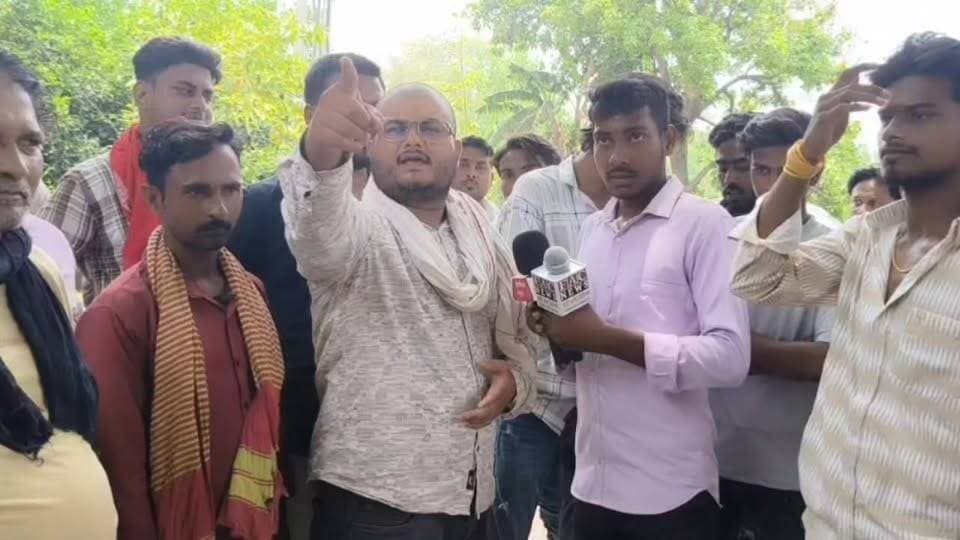⚡ बहराइच में बिजली कटौती को लेकर जनता का फूटा गुस्सा!
#Bahraich #Ranjitpur #BijliKatoti #धरना_प्रदर्शन #SDO #बिजली_दो_या...