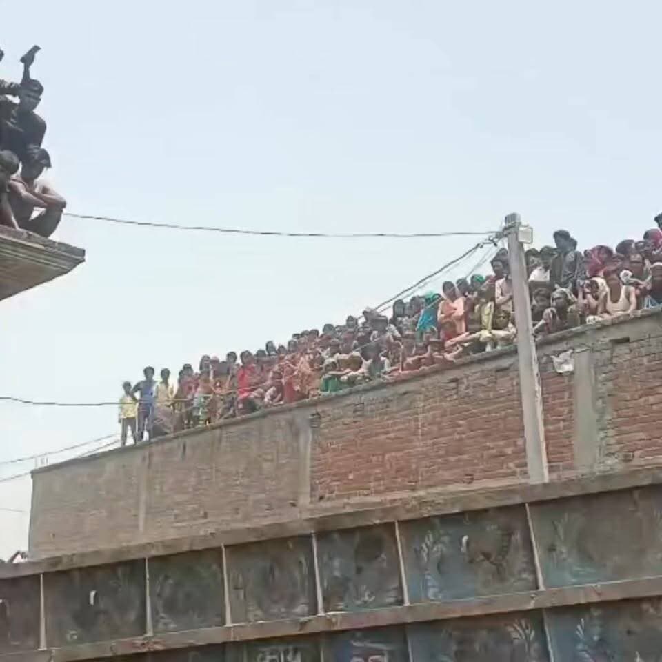 बहराइच में तेंदुए का आतंक, गांव में घुसकर ग्रामीणों और वन दरोगा पर किया हमला
#Bahraich #LeopardRescue #BahraichNews #UPN...