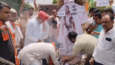 #जोधपूर BJP ने राहुल गांधी का पु*तला फूं!का😊☺️ भाजपा के नेता कैसे राहुल को रो*ते आये नजर,, म*टकी भी फोड़ी!!
#भोपालगढ़ #bho...