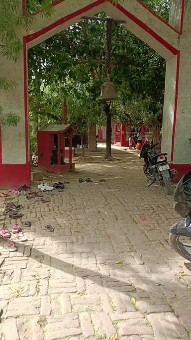 आज झाड़ी वाले बाबा के प्रांगड़ में हो रही कथा में सम्मिलित होकर भगवान के प्रसाद का रसपान किया, जय हो झाड़ी वाले बाबा की।