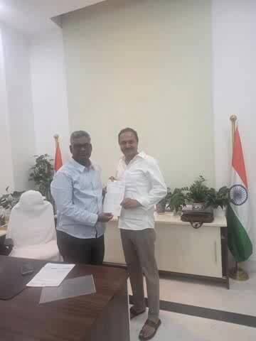 మేడ్చల్: సీఎం రేవంత్ రెడ్డి ఓ ఎస్ డి ని మర్యాదపూర్వం కలిసిన ఉప్పల్ ఎమ్మెల్యే బండారి లక్ష్మారెడ్డి