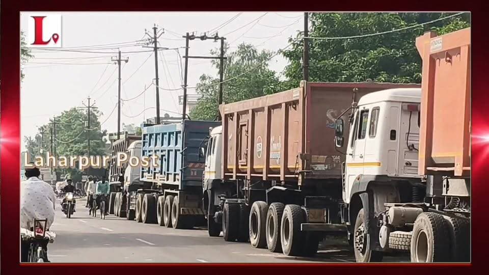 लहरपुर: ओवरलोड वाहनों को लेकर तहसीलदार मनीष त्रिपाठी एक बार फिर एक्शन में, 3 मौरंग से लदे ट्रक सीज।
#laharpurpolice #lah...