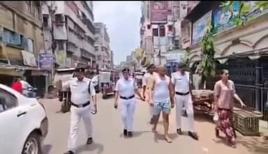 #पश्चिमबंगाल
2021 में पुलिसकर्मियों पर गोली चलाने और 20 से अधिक बम फेंकने के आरोपी टीएमसी गुंडे आकाश सिंह को अंडरवियर म...