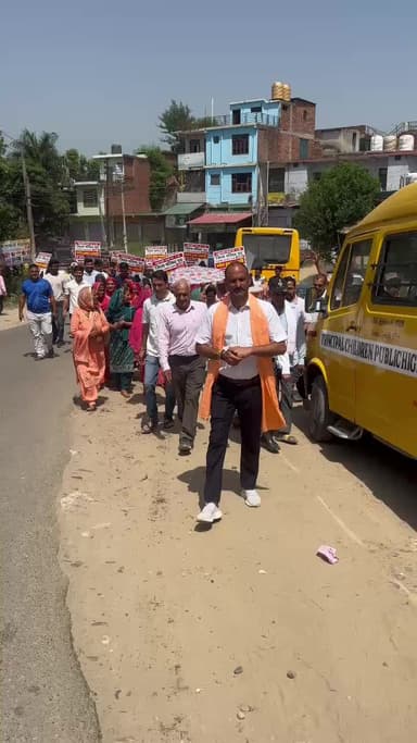 जिला परिषद बड़गांव वार्ड में मनोज कुमार लखपति के समर्थन में उमड़ी भारी भीड़