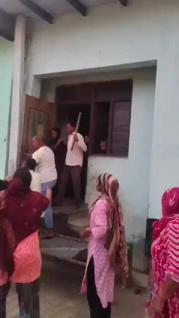 #बुलंदशहर #अरनिया में पारिवारिक विवाद ने लिया हिंसक रूप, मारपीट का #वीडियो #वायरल