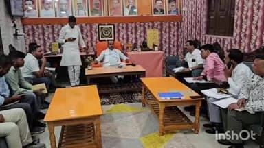 इकौना: भाजपा विधायक ने इकौना आवास पर बिजली समस्याओं को लेकर बिजली अधिकारियों संग की बैठक, 48 घंटे में समाधान का आश्वासन