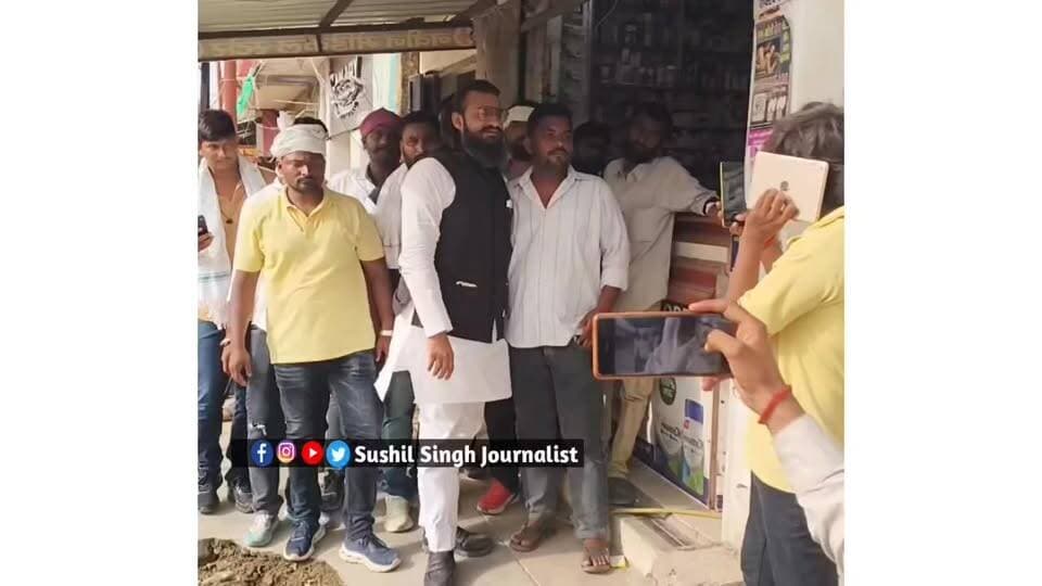 समाजवादी पार्टी कार्यालय मऊ में अब्बास अंसारी ने 4 घंटे किया सेक्रेट मीटिंग, मीडिया पर भड़के
#abbasansari #maunews #MAU...