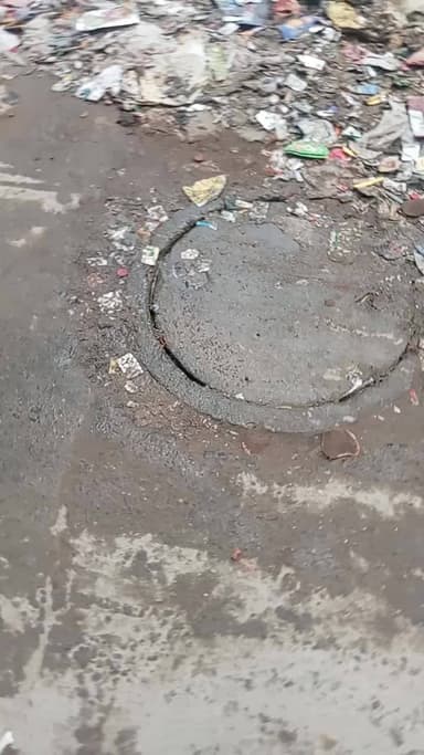 गांव मामूरा गली नंबर 08 का हुआ बुरा हाल प्राधिकरण के पास नहीं कोई समाधान
सीवर लाइन ब्लॉक है और नाली इस गली में है नहीं