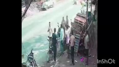 अंबरनाथ: अंबरनाथ ते पोलिसांसमोरच दगडाने जीवघेणा हल्ला, cctv आला समोर