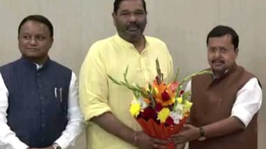 पार्लियामेंट स्ट्रीट: बीजेडी नेता देवाशीष सामंतरॉय ने भाजपा मुख्यालय में भाजपा पार्टी की सदस्यता ली